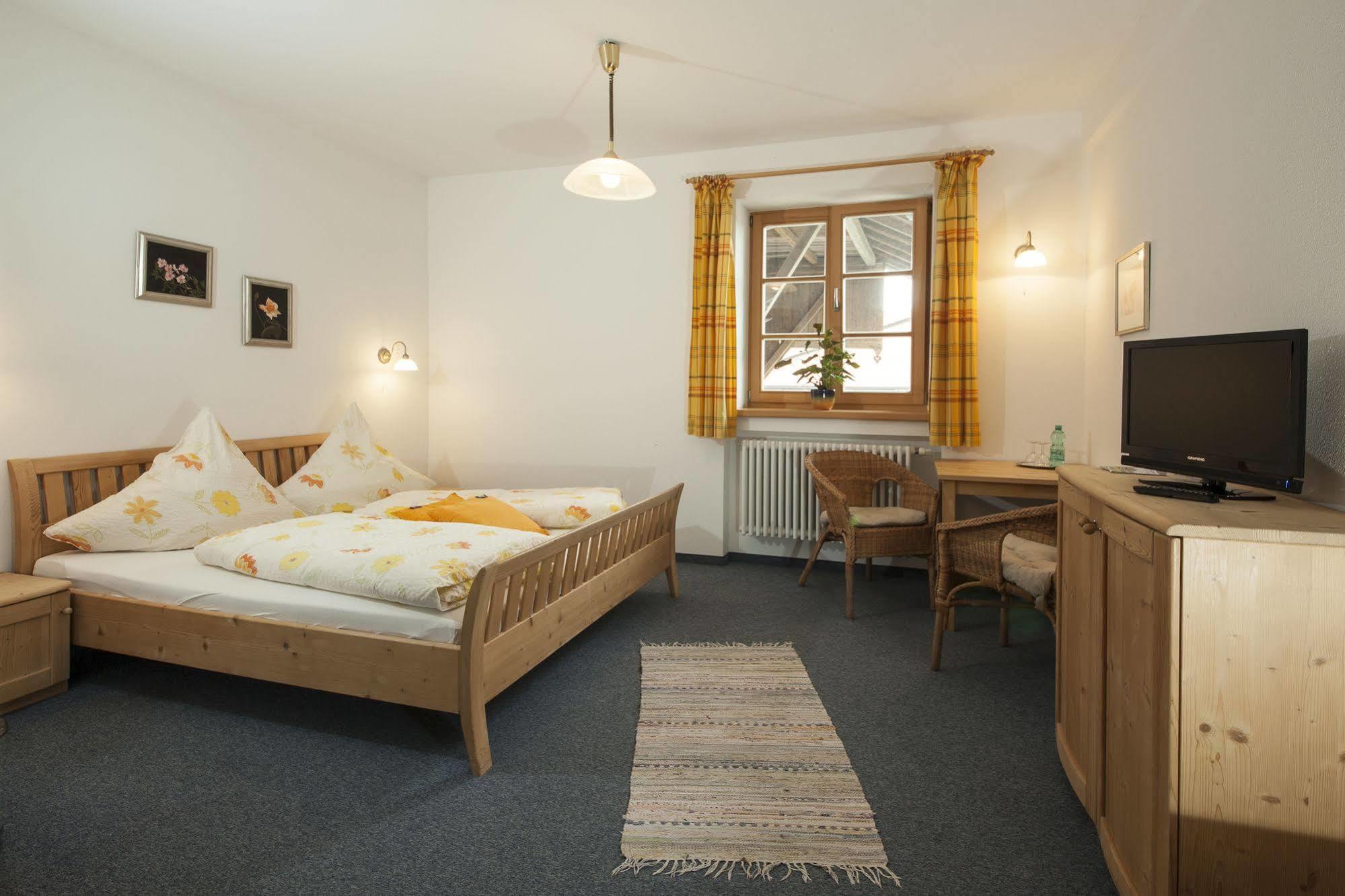 Pension Bernhardhof Otterfing Экстерьер фото