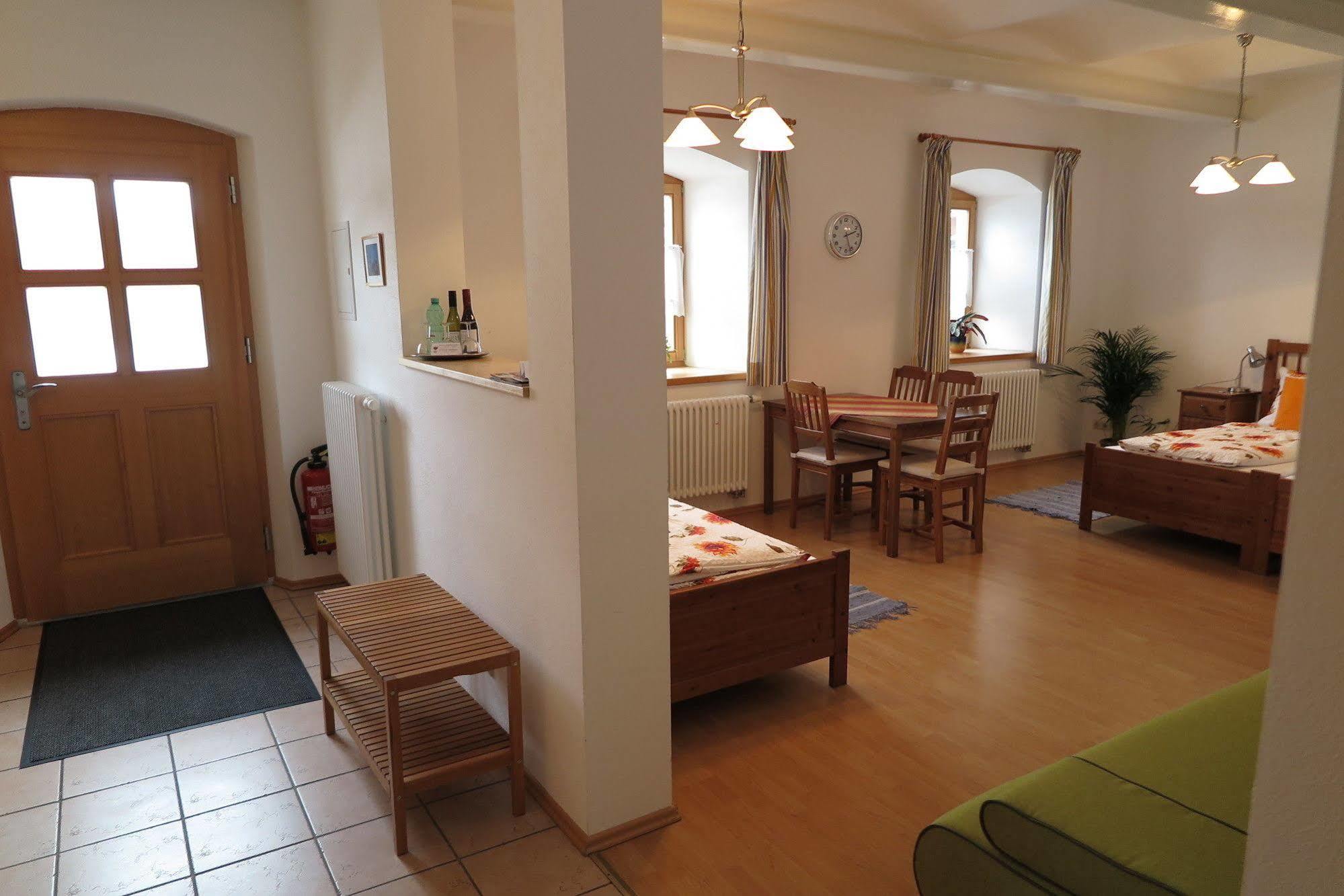 Pension Bernhardhof Otterfing Экстерьер фото
