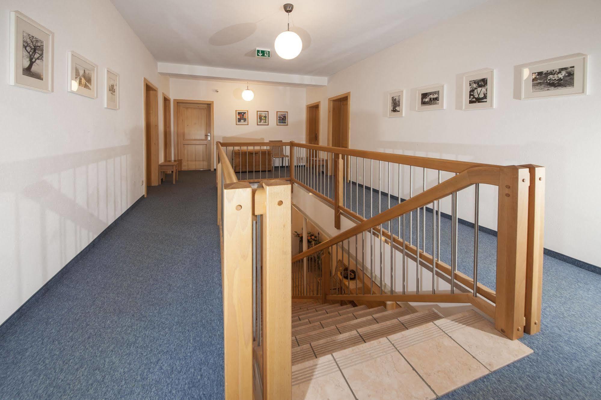 Pension Bernhardhof Otterfing Экстерьер фото