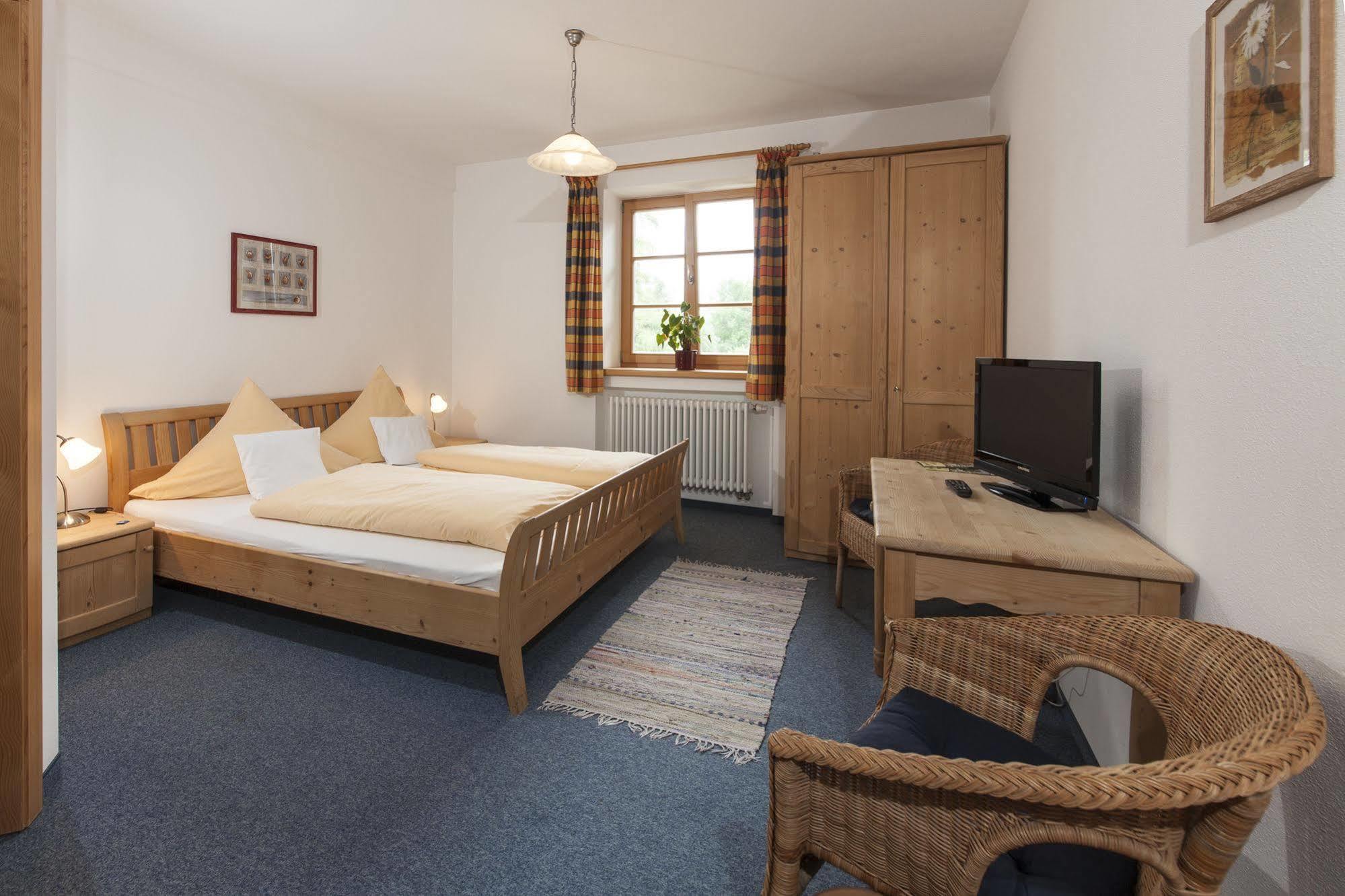Pension Bernhardhof Otterfing Экстерьер фото