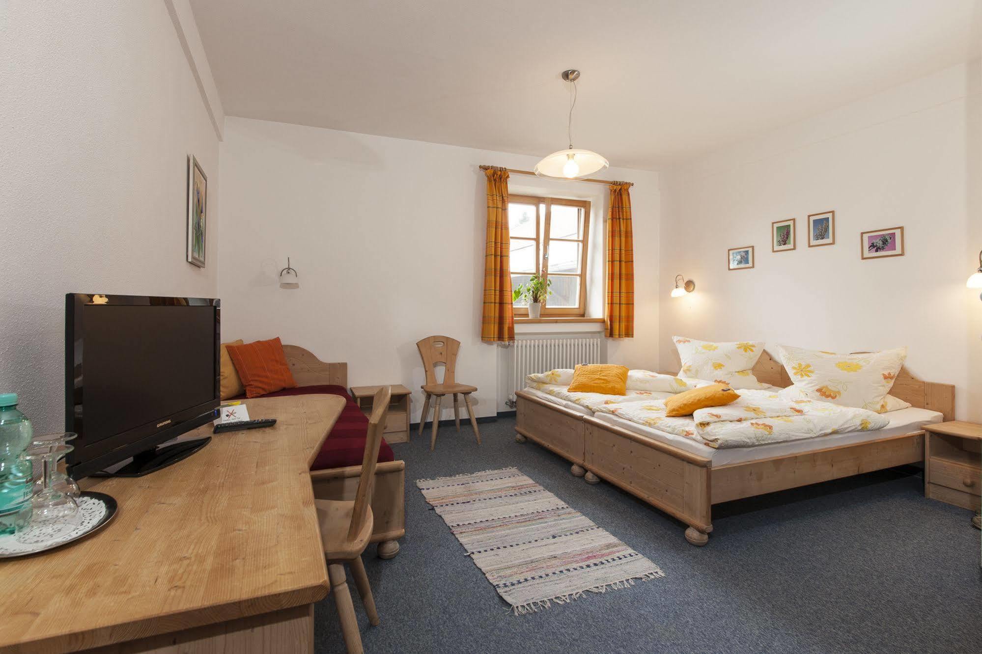 Pension Bernhardhof Otterfing Экстерьер фото